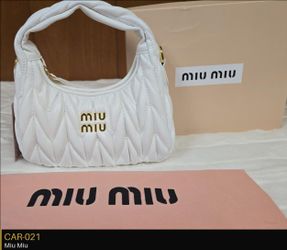 🤍 Miu Miu White Chic | Elegancia que Destaca