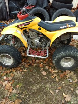 Quad Honda sporttrax 350 ex 1 owner female It has very low hrs I have title
