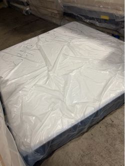 KING MATTRESS CASPER DISPLAY