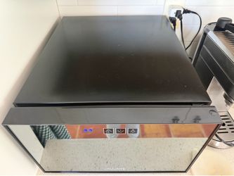 Black Wine Cooler Mini Fridge/ Enfriador de botellas de Vino ( 6 botellas)