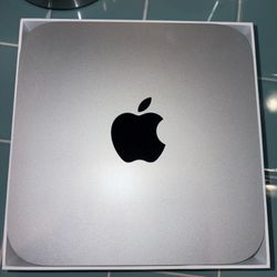 Apple m2 Mac Mini (2023) (with all cords and original box)