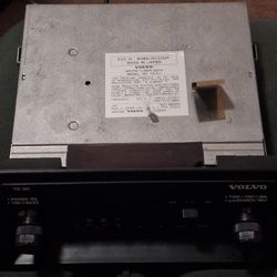 Volvo AM/FM Tuner Deck 