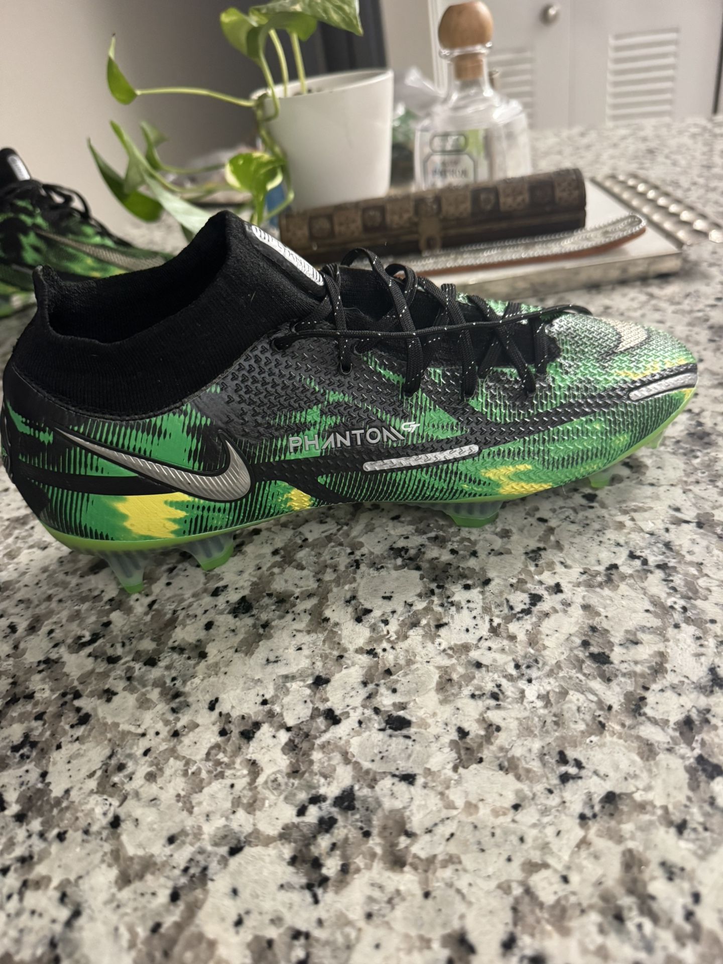 Nike Phantom GX Shockwave DF – Size 9.5 (Used Once, Like New)