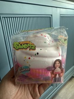 Squishy cupcake