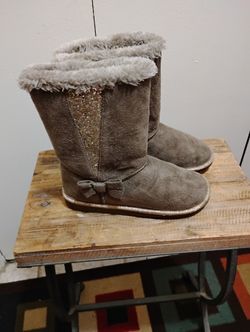 Adorable Super Warm Girls Boots Size (3) Located In Reedley 