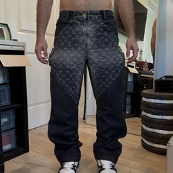 LV Black Wash Jeans Size 32