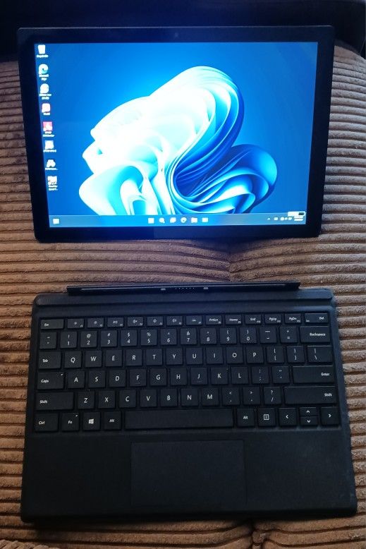 Microsoft Surface PRO 7 Touchscreen Like New Works Perfectly