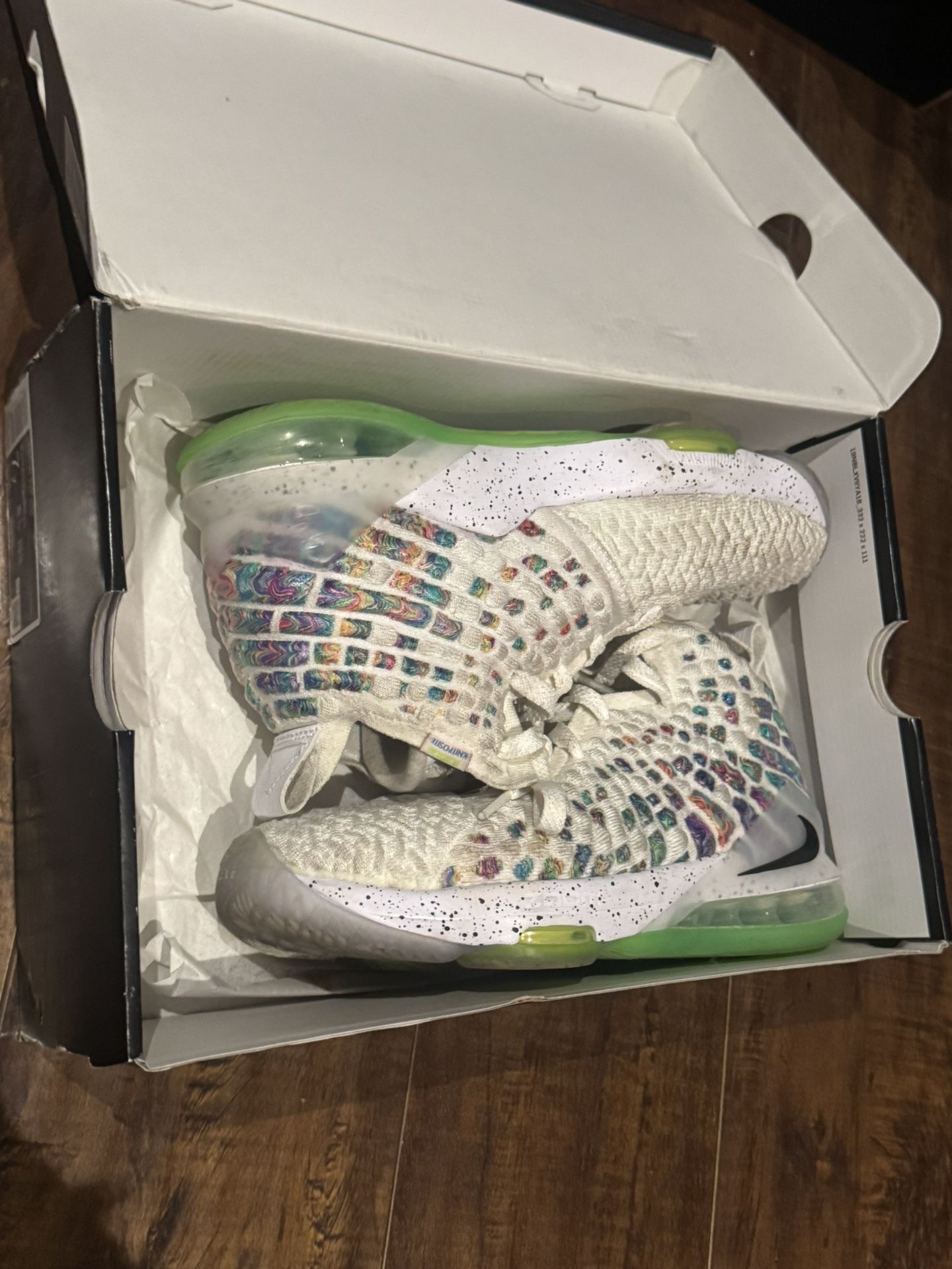 Nike LeBron XVII Size 7