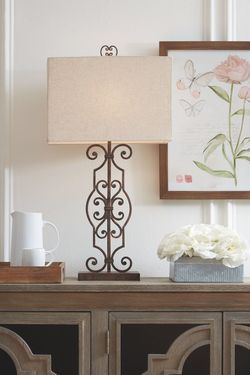 SIGNATURE BY ASHLEY TABLE LAMP INCLUDES SHADE ( BRAND NEW IN BOX )