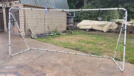 Soccer goal