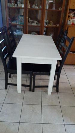 Dinnig table