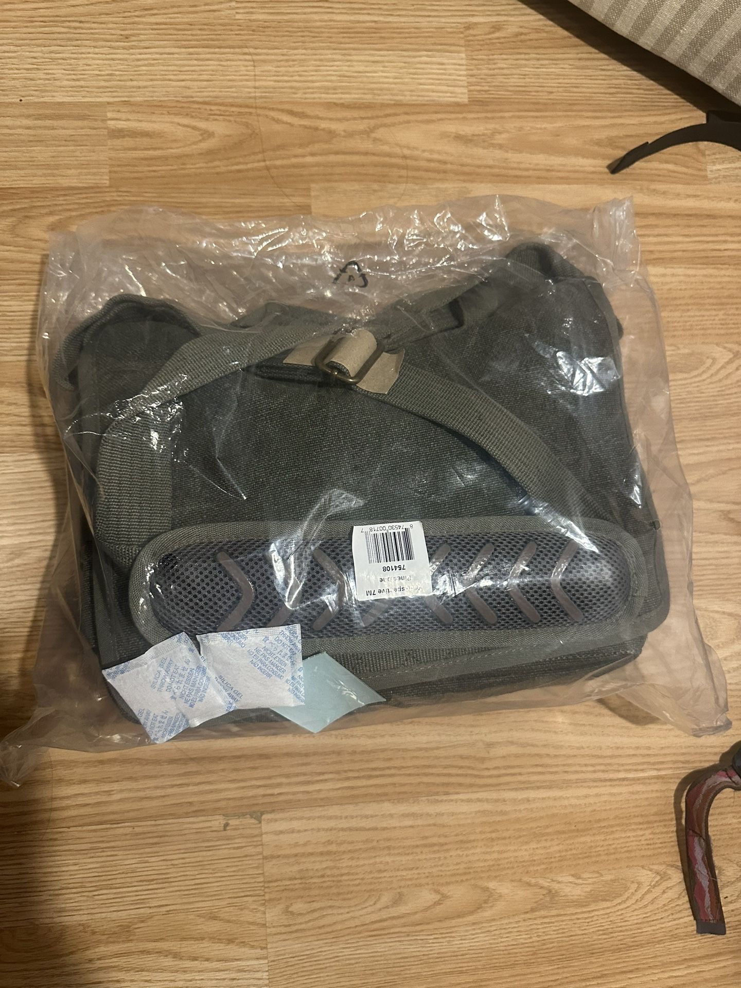 Think Tank Photo Retrospective 7M Shoulder Bag for DSLR/Mirrorless Cameras (Pinestone)