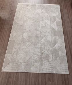 Rubix 5’ x 7’ Area Rug – Latte – Excellent Condition