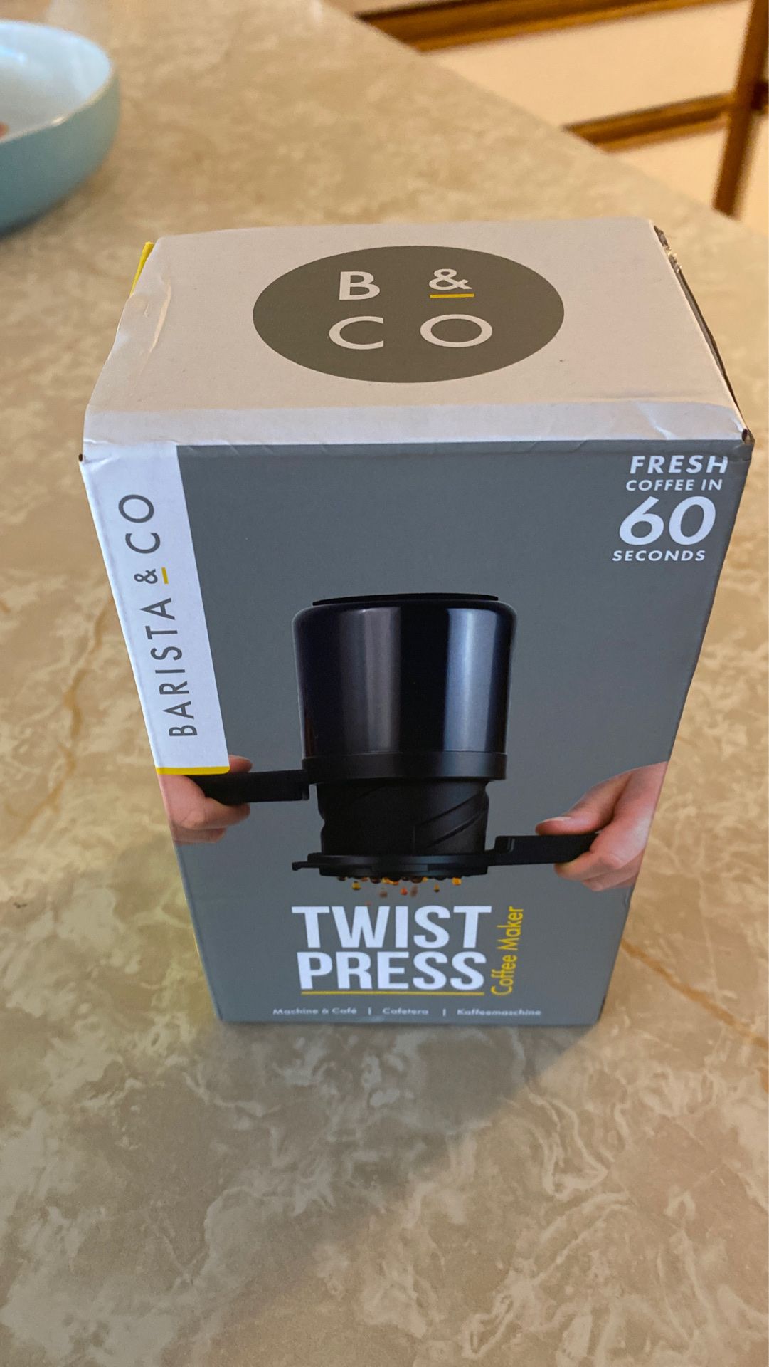 Twist press coffee maker