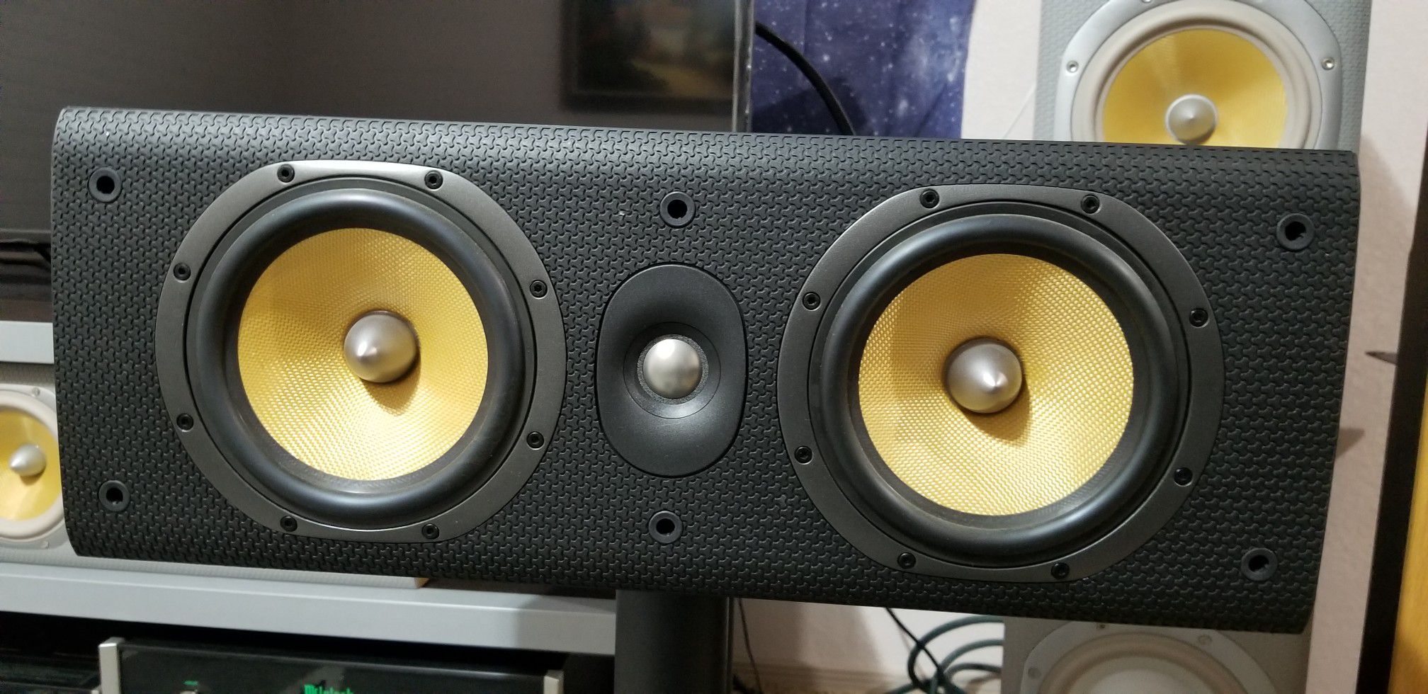 B&W (Bowers and Wilkins) LCR600 S3