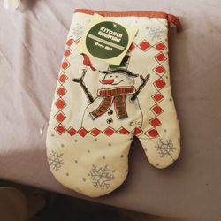 Kitchen Essentials Christmas Snowman Oven Mitt NEW