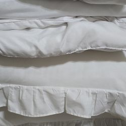 Queen Comforter And Large Shams And Mattress Pad