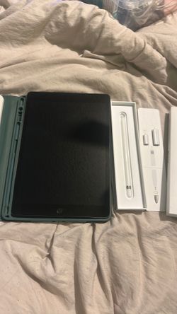 Apple IPad 9th Generation 64GB WiFi + cellular(unlocked)