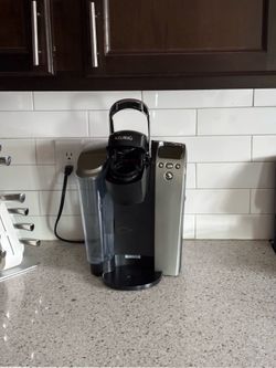 Keurig Platinum Brewing System, specifically the B70 or K70 model.