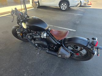 2018 triumph  bobber