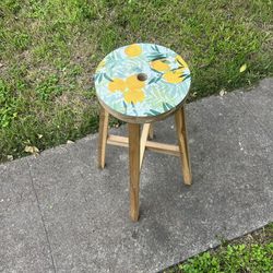 🪴 Adorable MCM Wooden Stool/Plant Stand! 🍊 Delivery Available! 🌟 