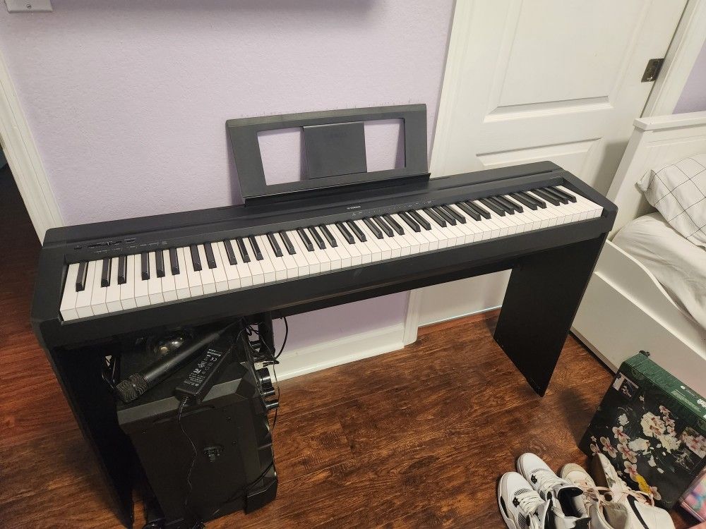 Piano YAMAHA P45