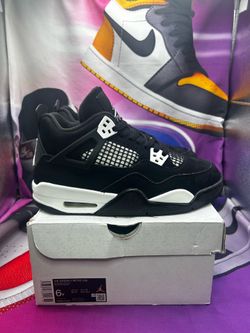 Jordan Retro 4 “White Thunder”