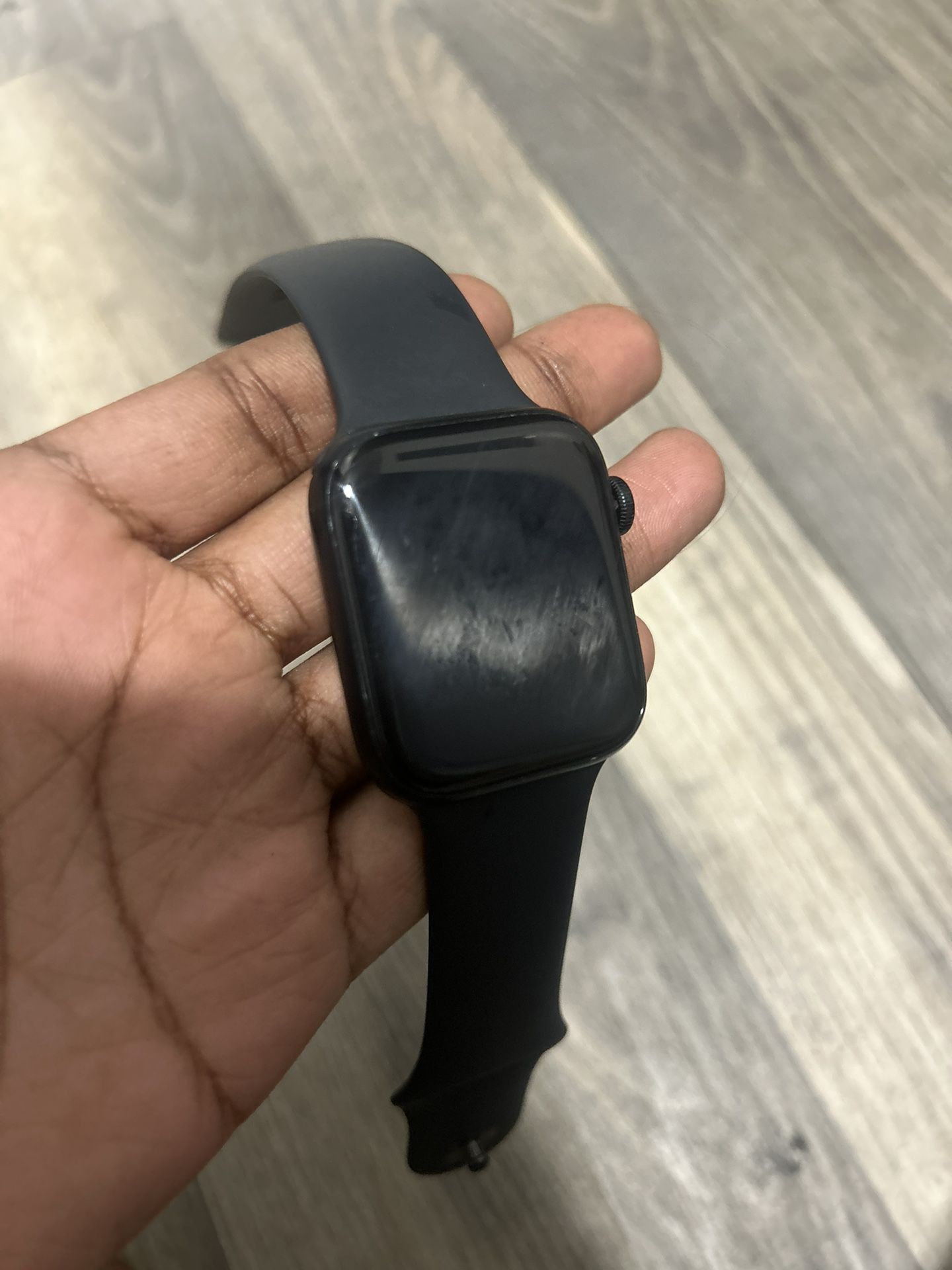 SE 44m Apple watch 