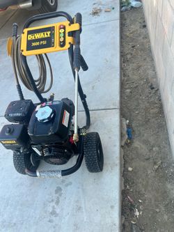 Shop DEWALT 3600 PSI 2.5 GPM Gas Pressure Washer, Honda GX200 Engine (50-State), Heavy-Duty Commercial Cold Water Power Cleaner