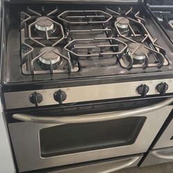 Frigidaire Gas Stove 🔥