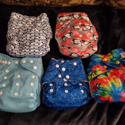 5 Cloth Diapers With Inserts Inside. Clean.