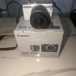 Canon EOS M200
