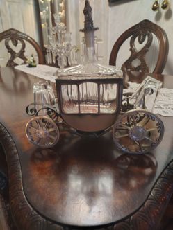Clearance sale music decanter with shot glasses $40