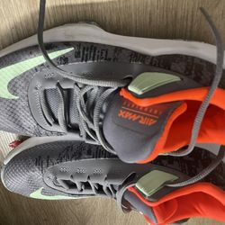 New Nike Shoes, Size 4