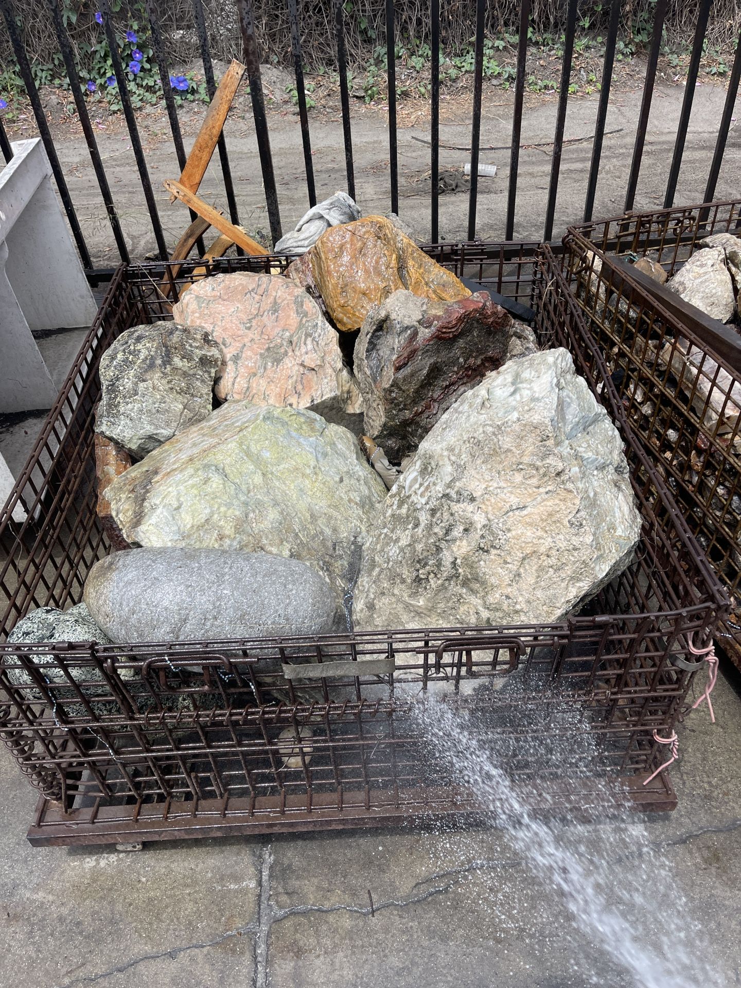 Rocks Obsidian, Jasper, Quartz, Etc .50 Lb for Sale in Long Beach, CA