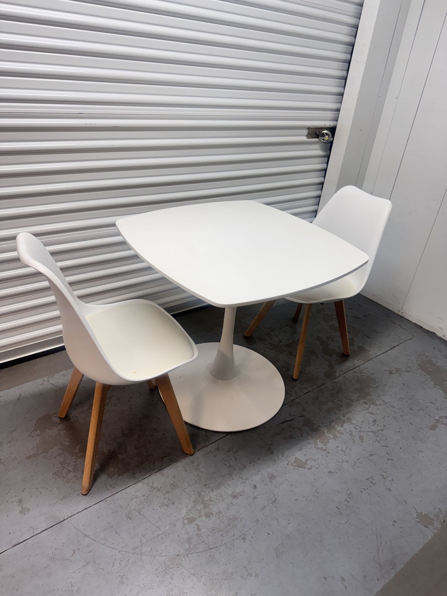 table with chairs