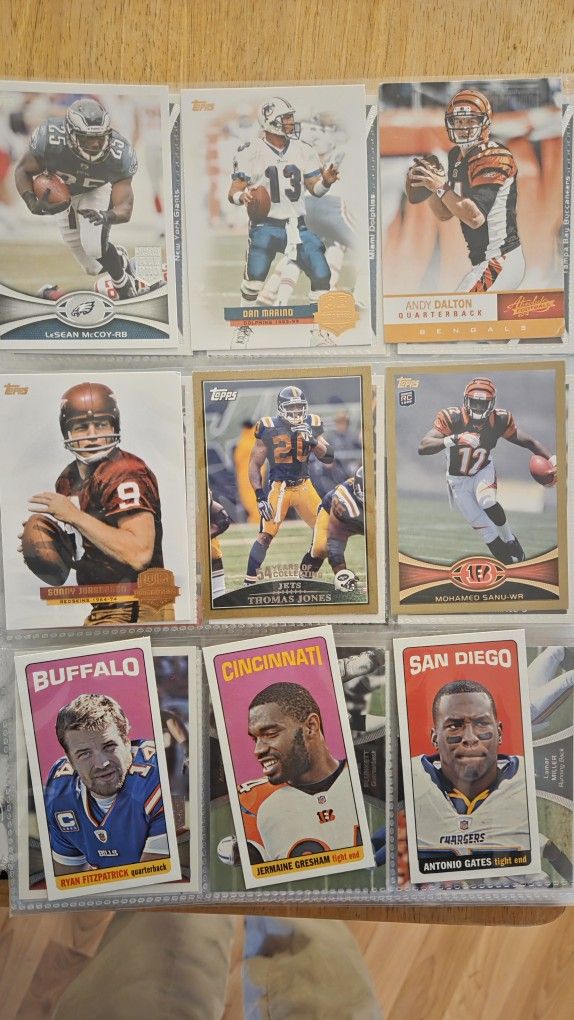 250+ Sports Cards (Football, Baseball, Hockey)