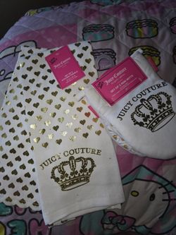 Juicy Couture 👑👑 Kitchen Towels and oven mitts set