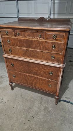 Beautiful wooden  chest of drawers