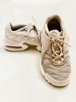 Nike Female Tennis Shoes SIZE 6