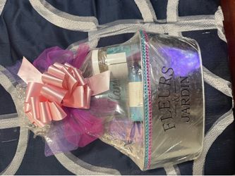 Fleurs and Jardin Gift Basket