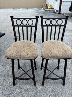 Swivel bar stools