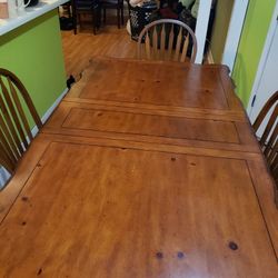 Hardwood Extendable Dining Table w/ 4 Chairs