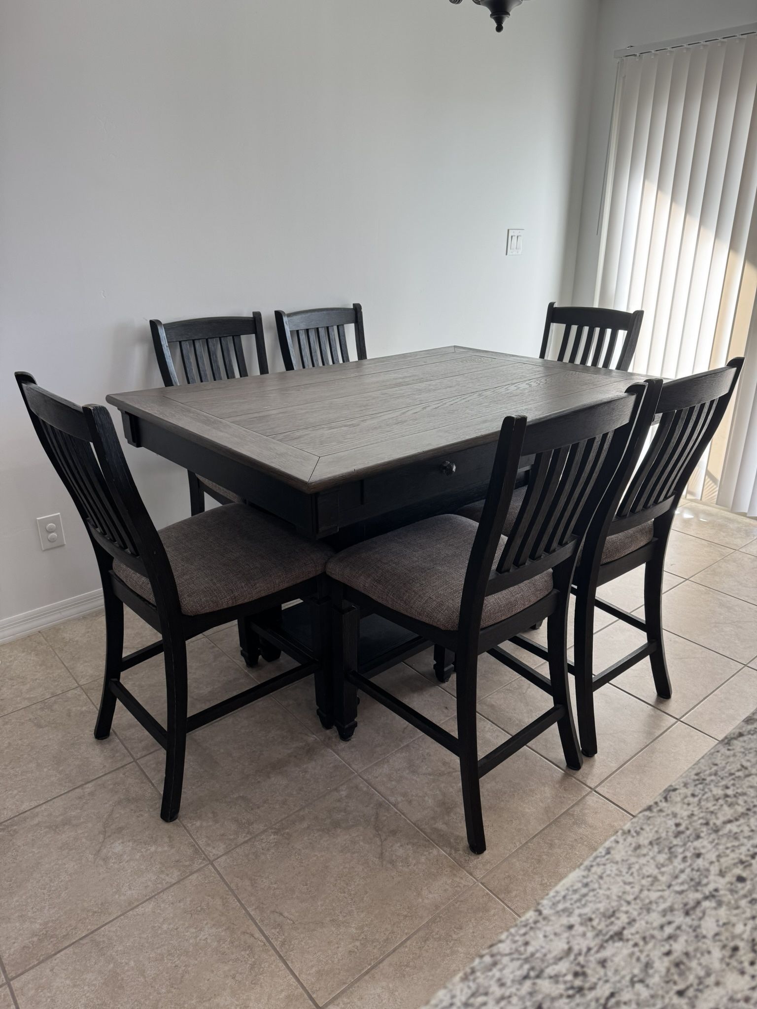 Kitchen Table & Chairs