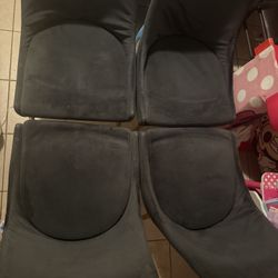 Dining Table With 4 Chairs read the description