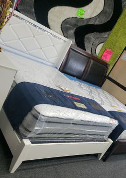 Bed Frame Queen color blanco