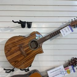 ACOUSTIC GUITAR