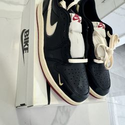 Air Jordan 1 Retro Low OG Nitro Black Muslin Varsity Red Size 10.5