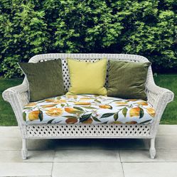Charming Vintage Wicker Loveseat - Perfect for Indoors & Out! 🌴
