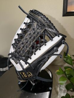 Softball glove